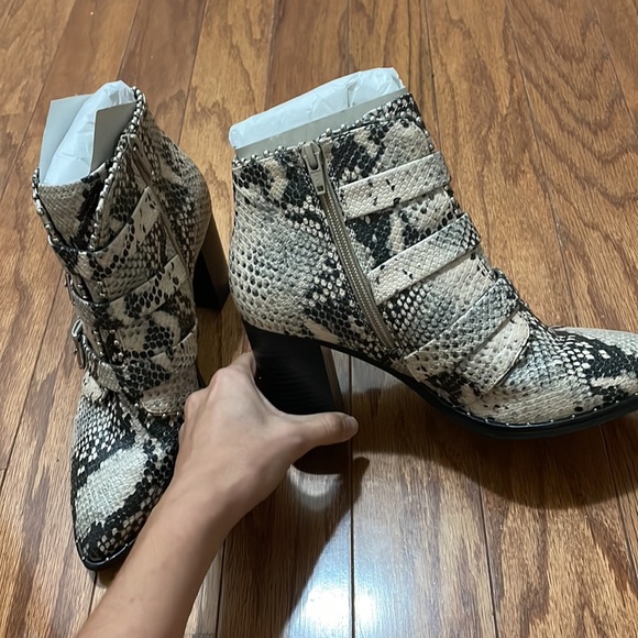 Steve Madden Snake Booties 8.5 - Picture 6 of 6